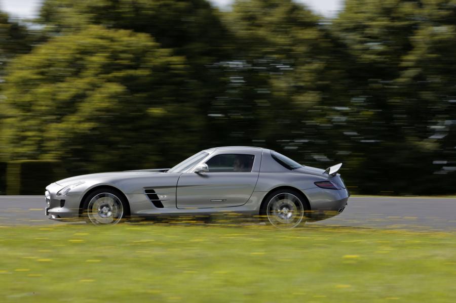 Mercedes-Benz SLS AMG 2010 года  (фото 178 из 526)